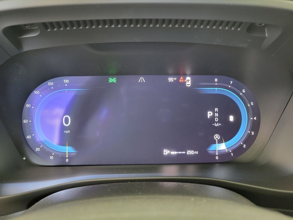 2025 Volvo XC40 B5 Core