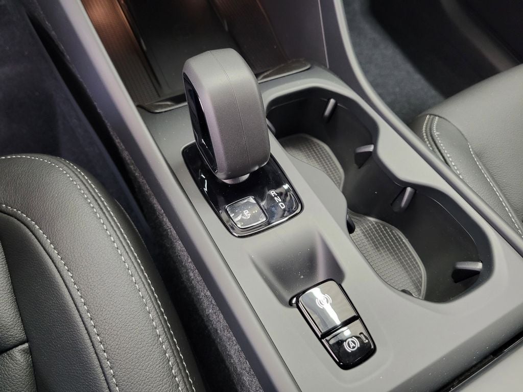 2025 Volvo XC40 B5 Core