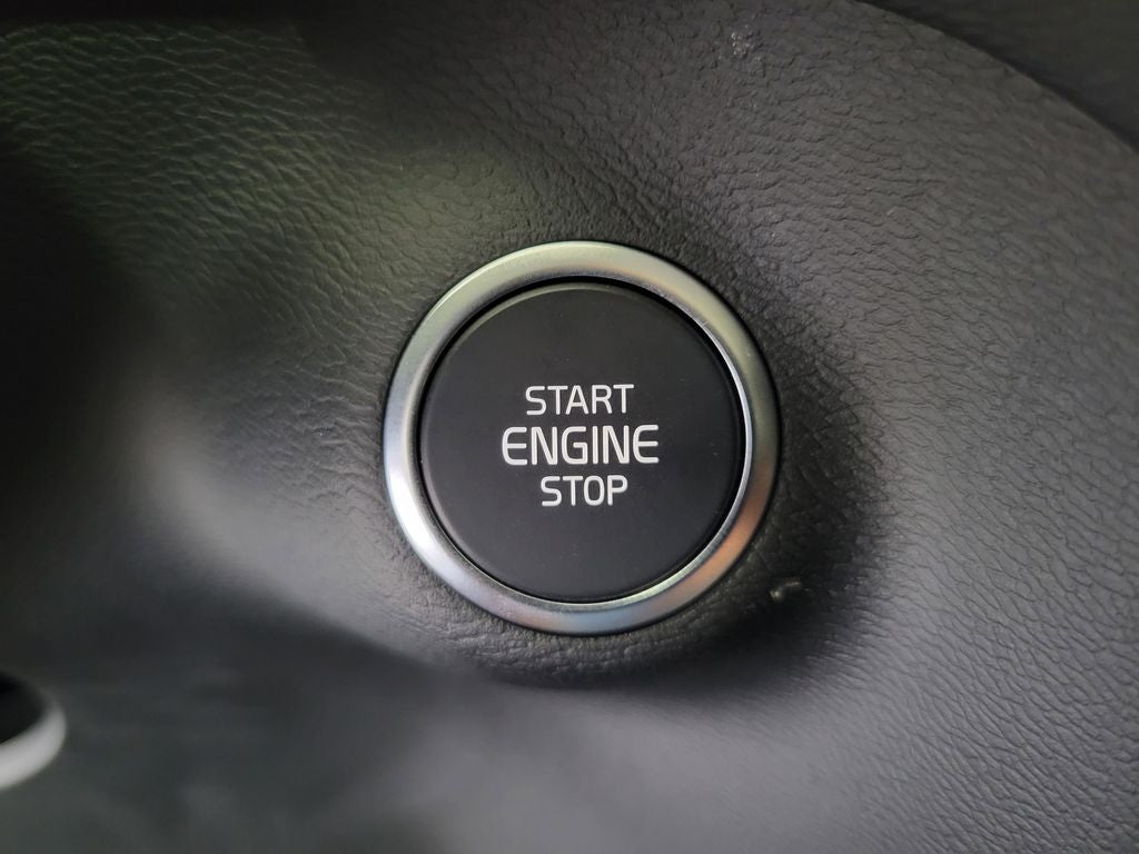 2025 Volvo XC40 B5 Core