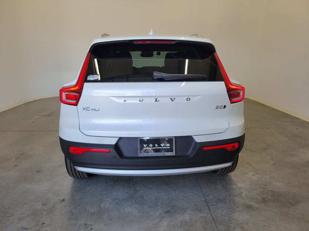 2025 Volvo XC40 B5 Core