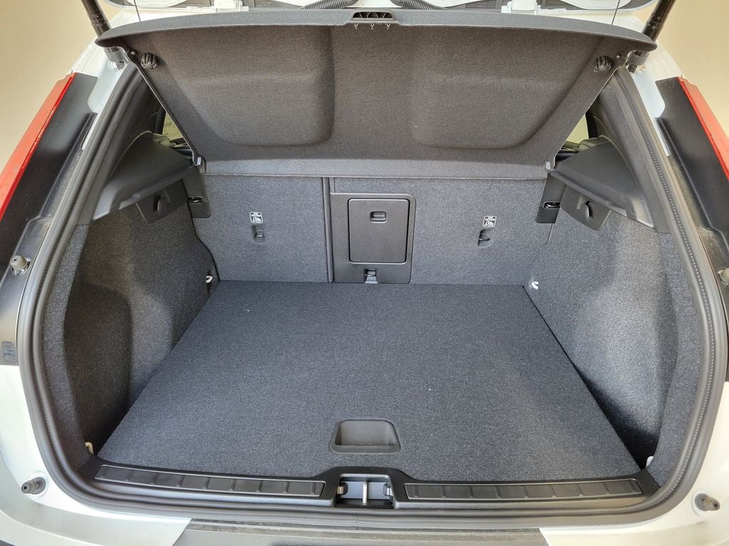 2025 Volvo XC40 B5 Core