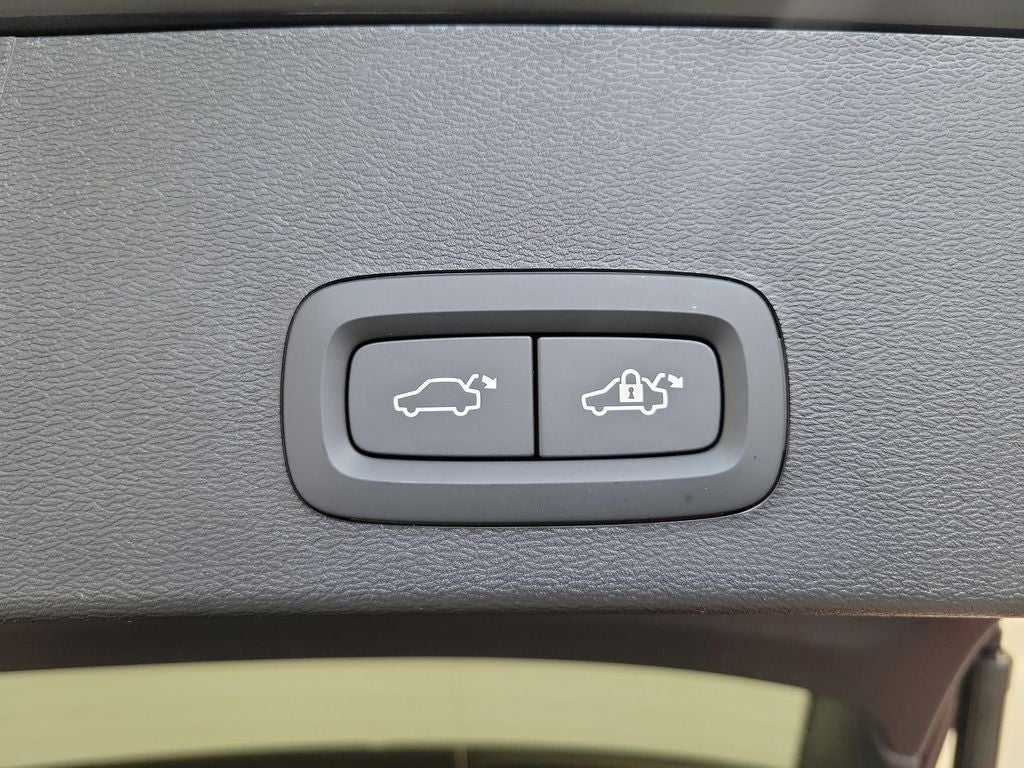 2026 Volvo XC40 B5 Core