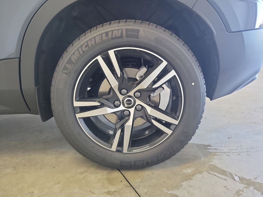 2026 Volvo XC40 B5 Core