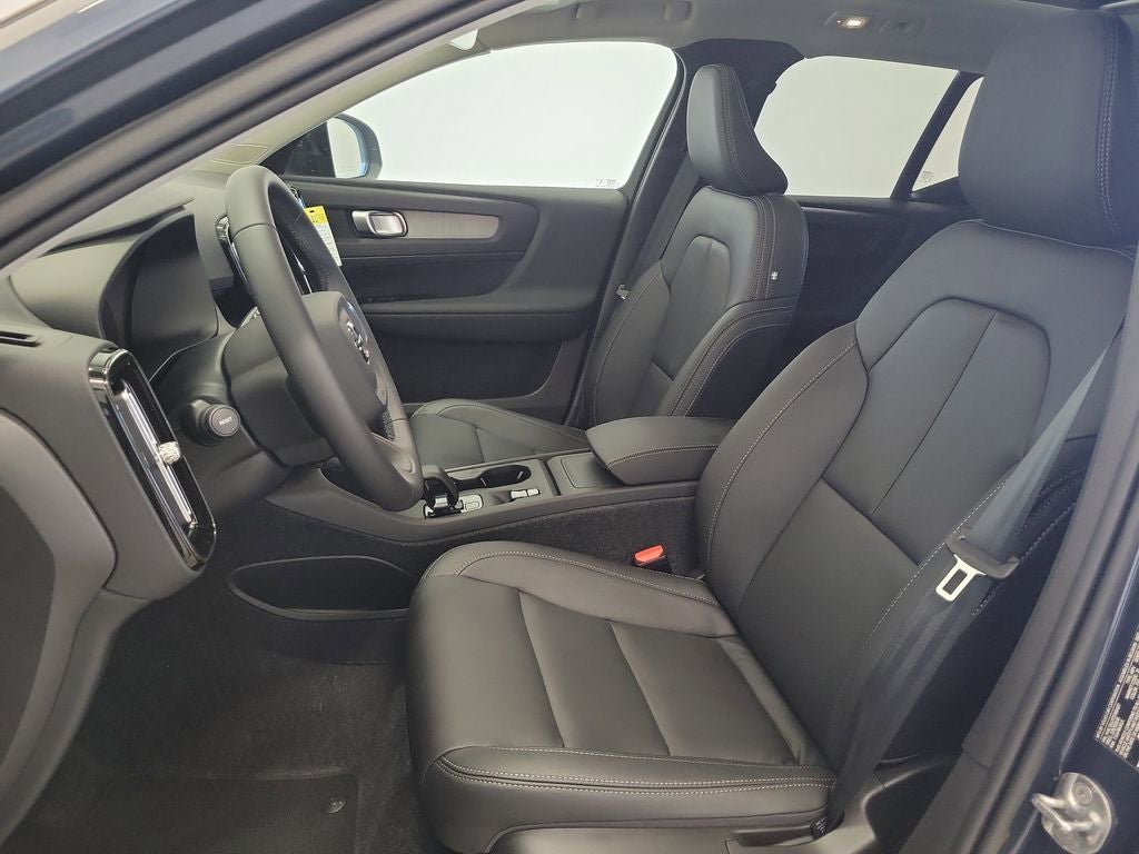 2026 Volvo XC40 B5 Core