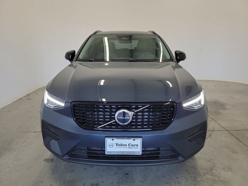 2026 Volvo XC40 B5 Core