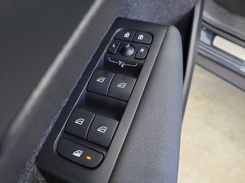 2026 Volvo XC40 B5 Core