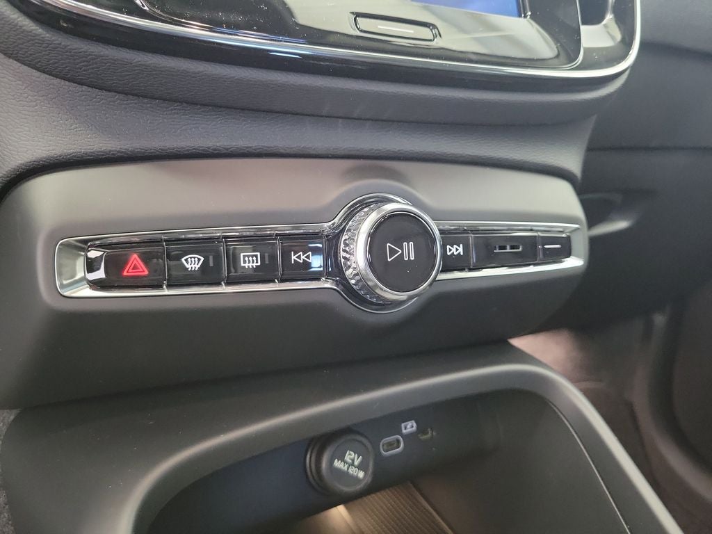 2026 Volvo XC40 B5 Core
