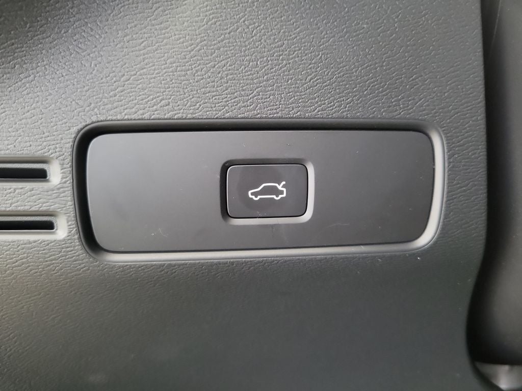 2026 Volvo XC40 B5 Core