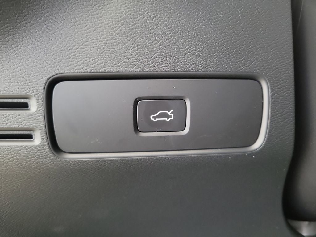 2026 Volvo XC40 B5 Core