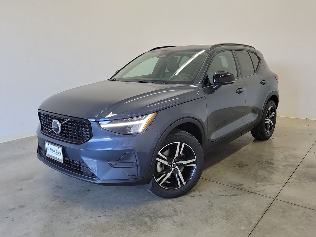 2026 Volvo XC40 B5 Core