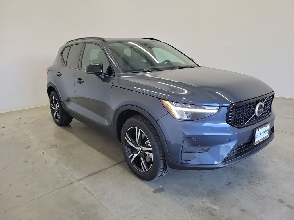 2026 Volvo XC40 B5 Core