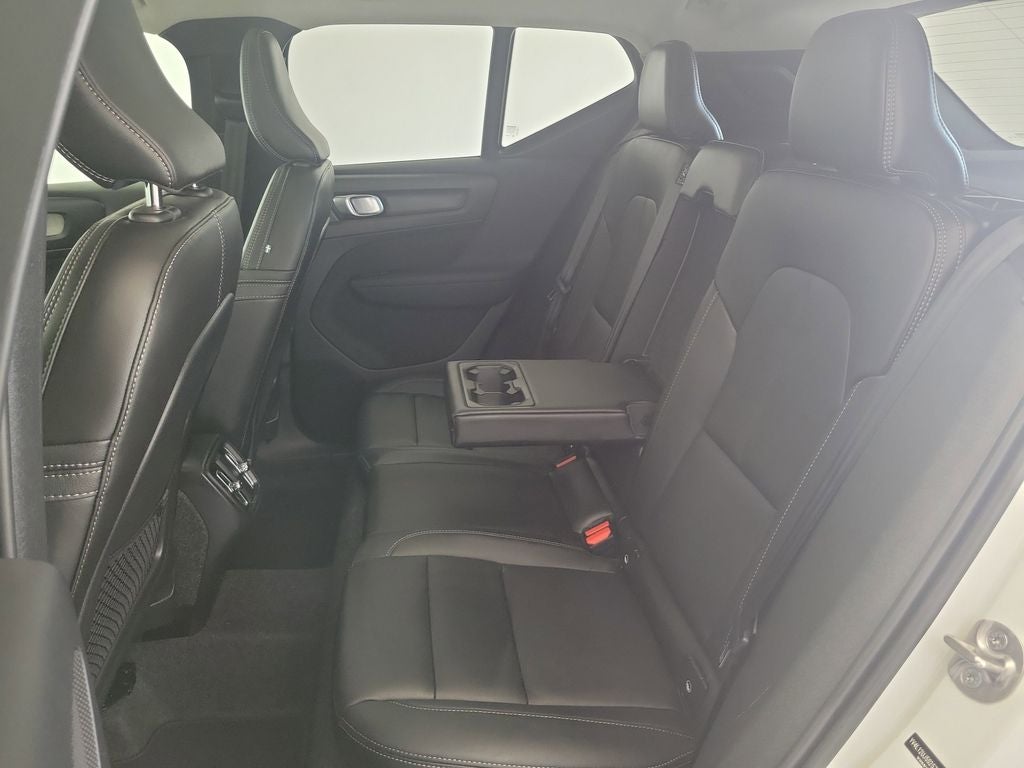 2025 Volvo XC40 B5 Core