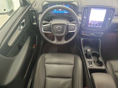 2025 Volvo XC40 B5 Core