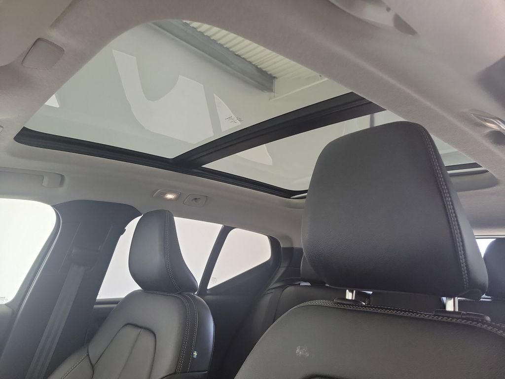 2025 Volvo XC40 B5 Core