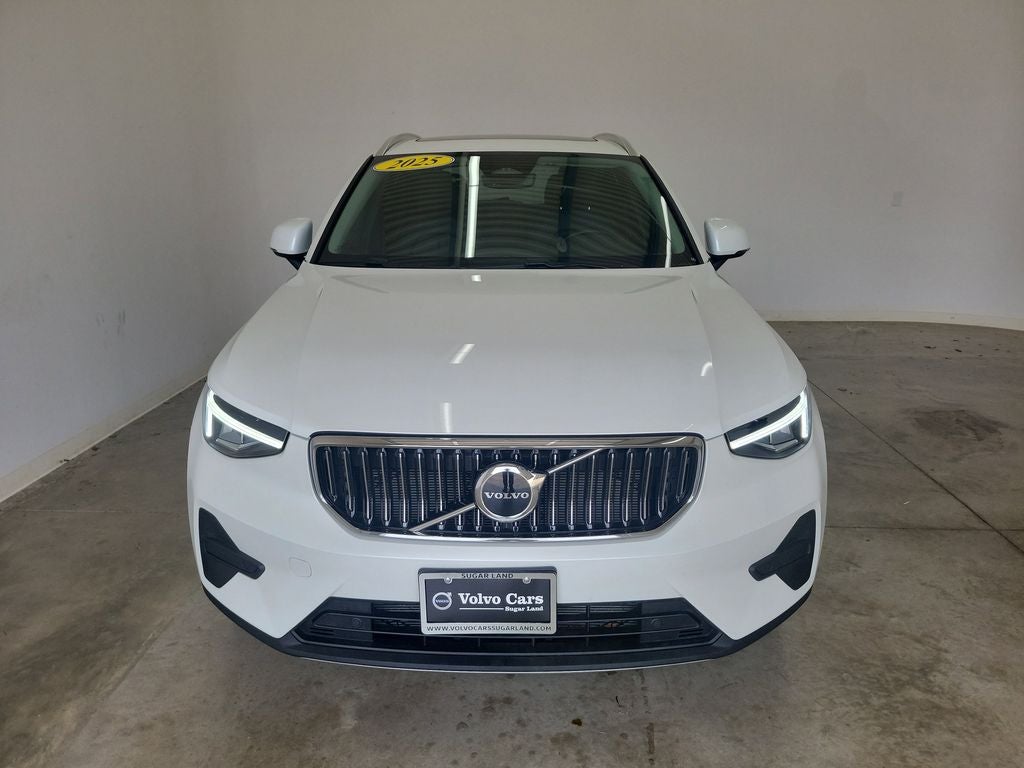 2025 Volvo XC40 B5 Core