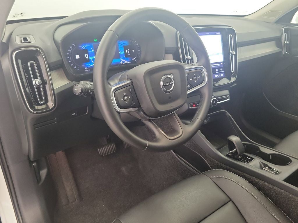 2025 Volvo XC40 B5 Core