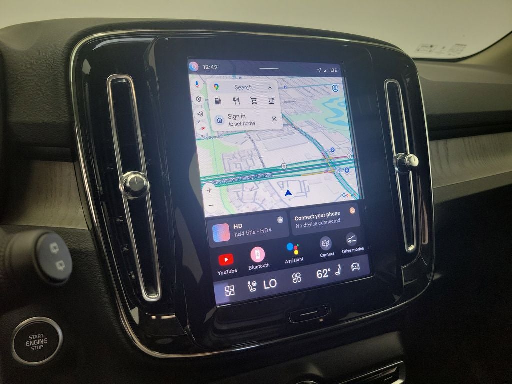 2025 Volvo XC40 B5 Core