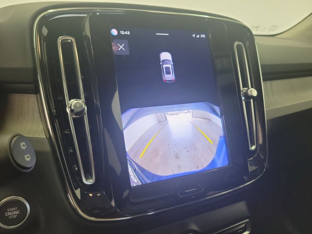 2025 Volvo XC40 B5 Core