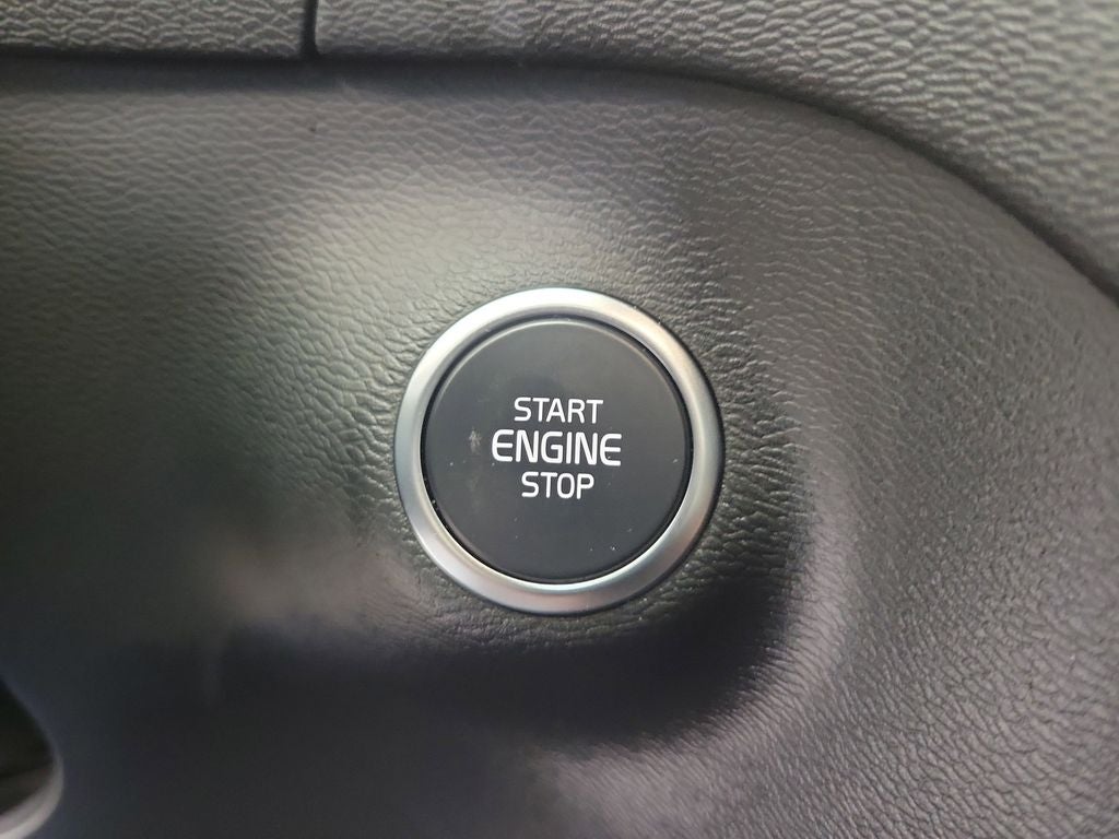 2025 Volvo XC40 B5 Core