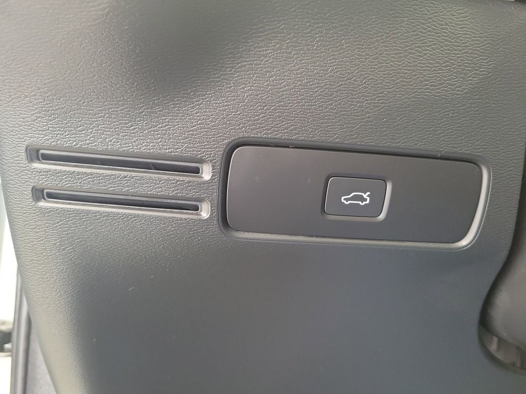 2025 Volvo XC40 B5 Core