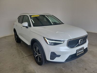 2025 Volvo XC40 B5 Core