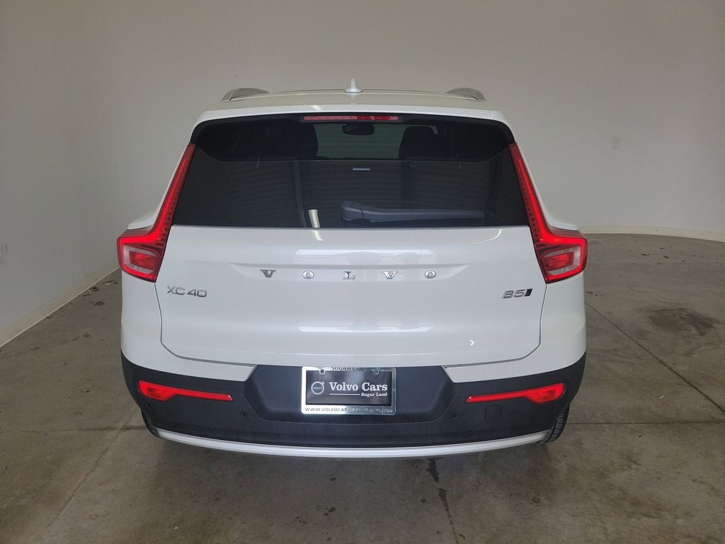 2025 Volvo XC40 B5 Core