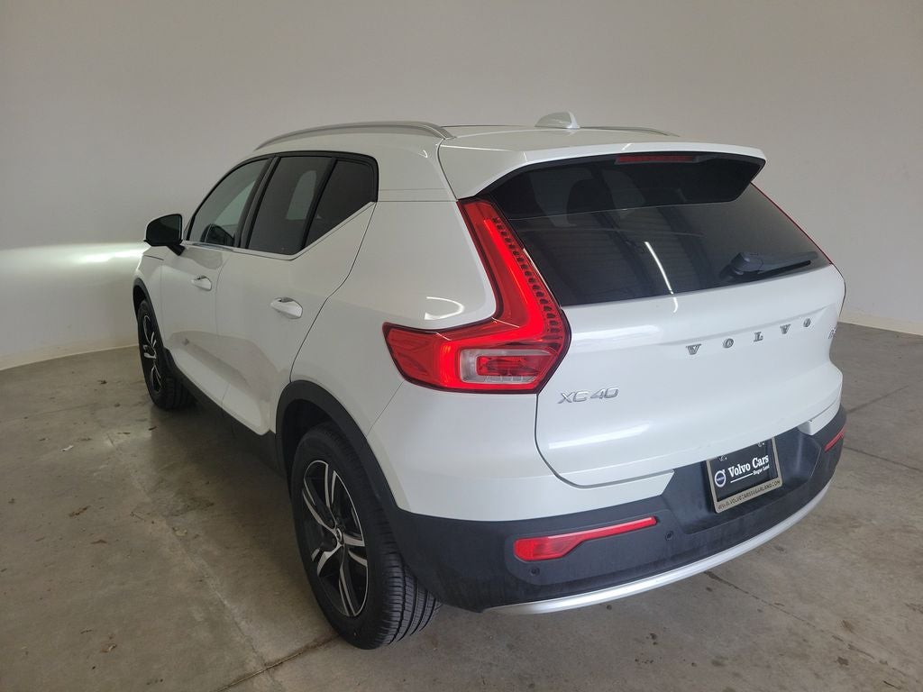 2025 Volvo XC40 B5 Core