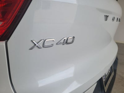 2025 Volvo XC40 B5 Core