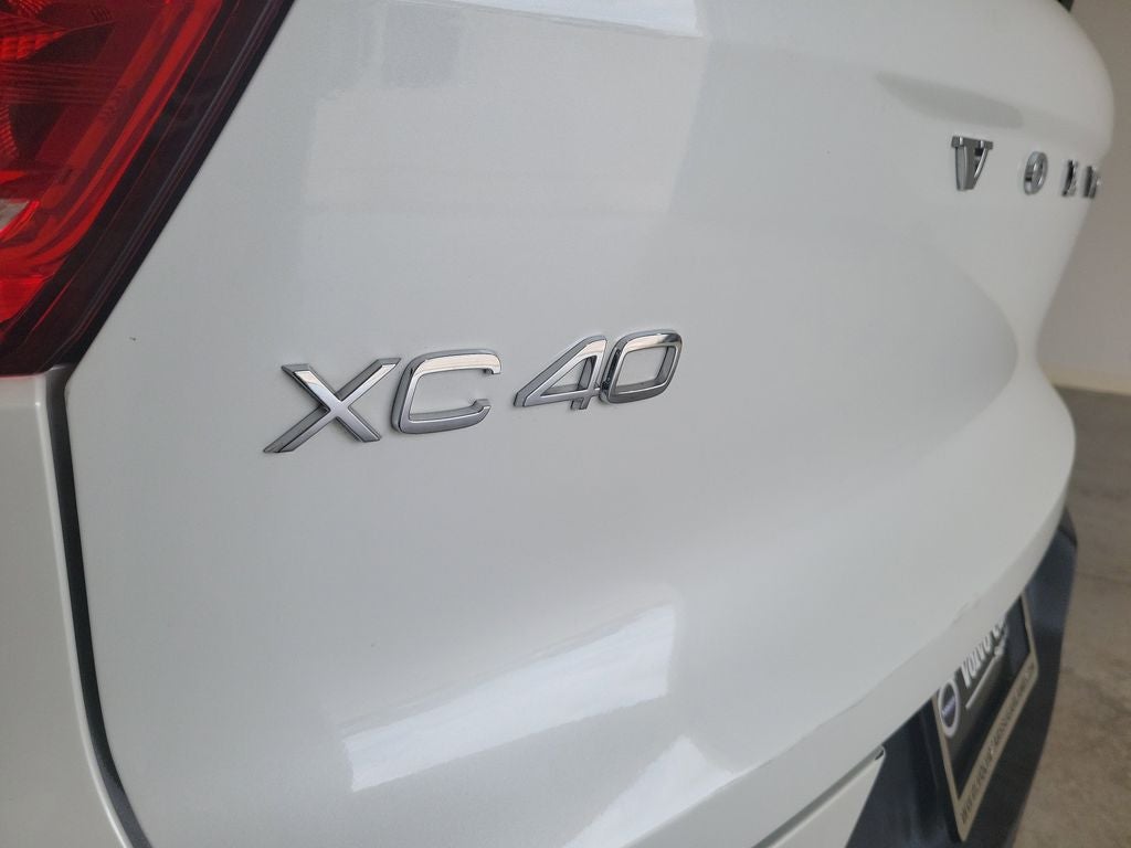 2025 Volvo XC40 B5 Core