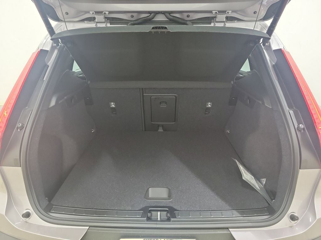 2026 Volvo XC40 B5 Core