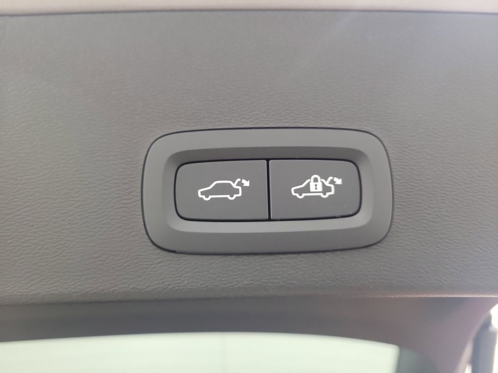 2026 Volvo XC40 B5 Core