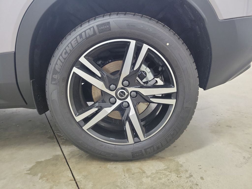 2026 Volvo XC40 B5 Core