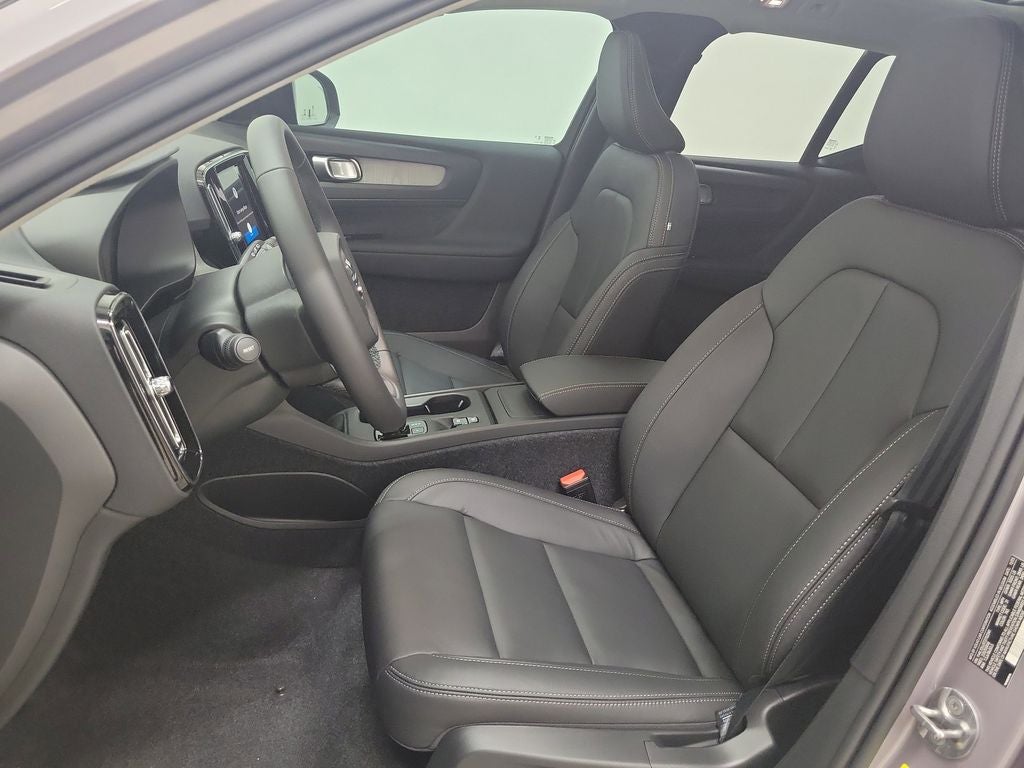 2026 Volvo XC40 B5 Core