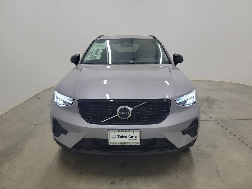 2026 Volvo XC40 B5 Core