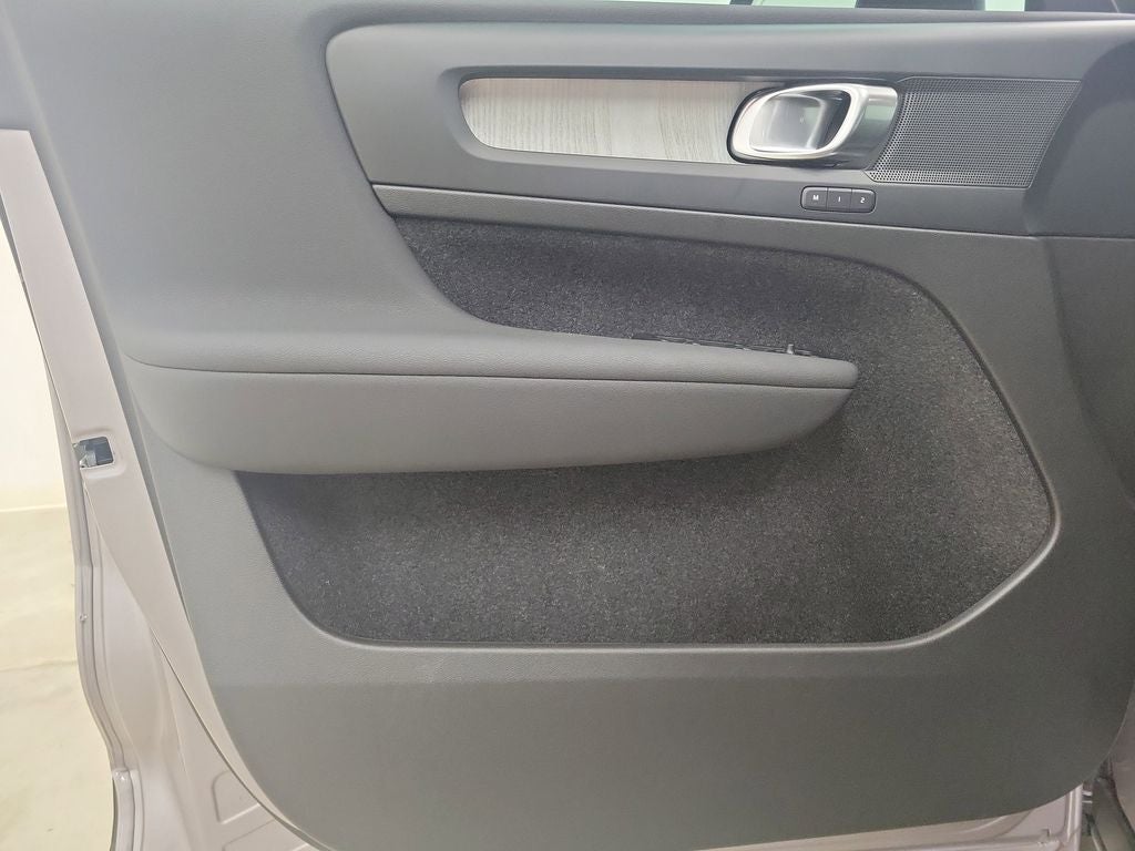 2026 Volvo XC40 B5 Core