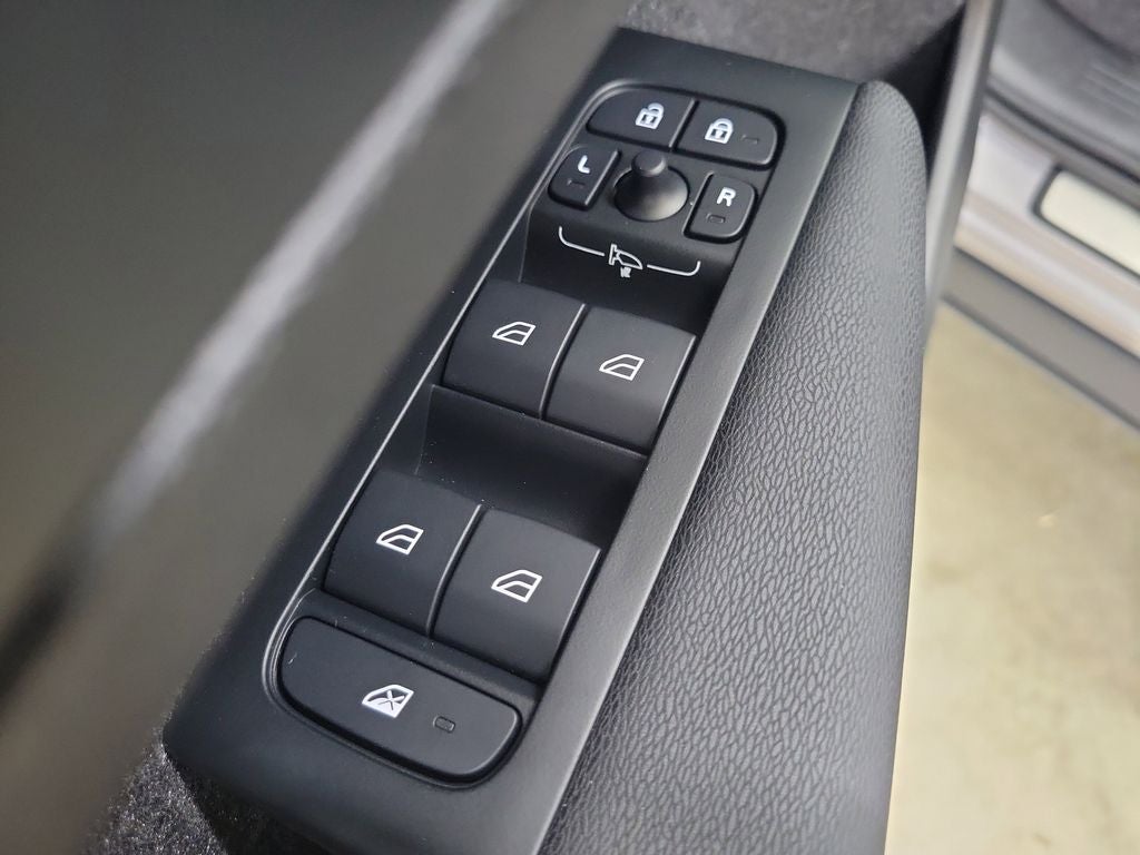 2026 Volvo XC40 B5 Core