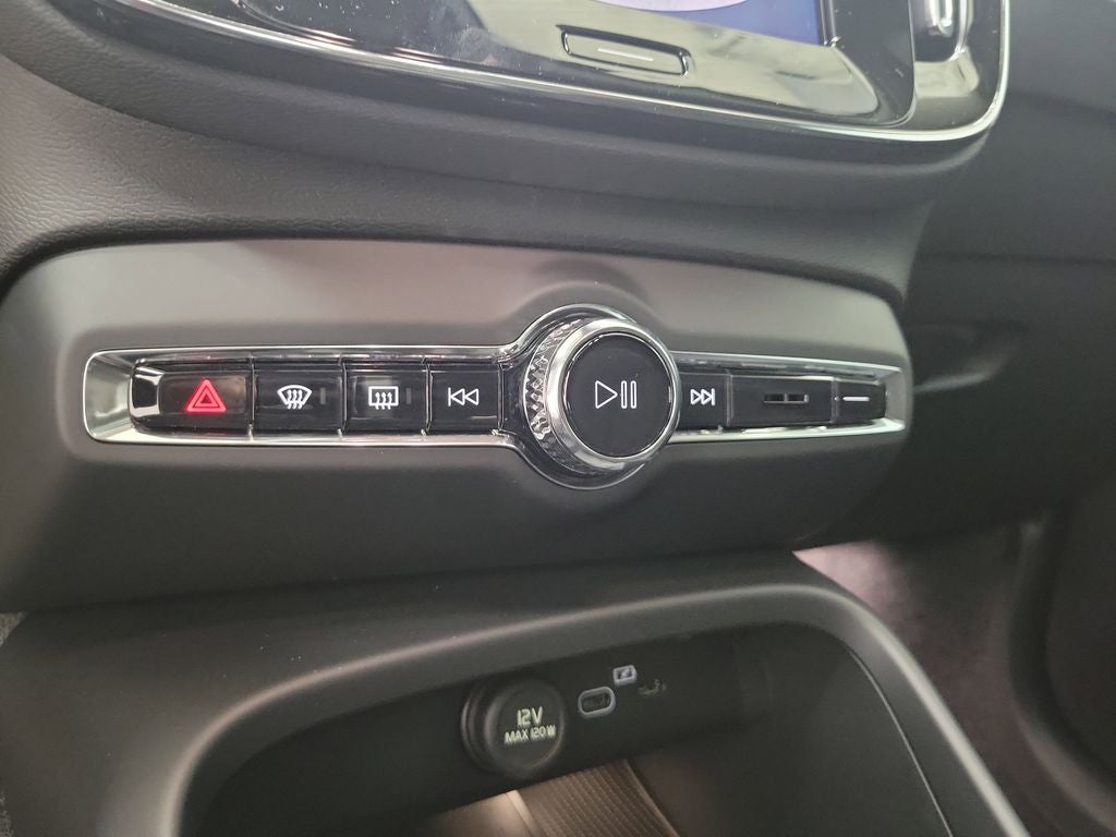 2026 Volvo XC40 B5 Core