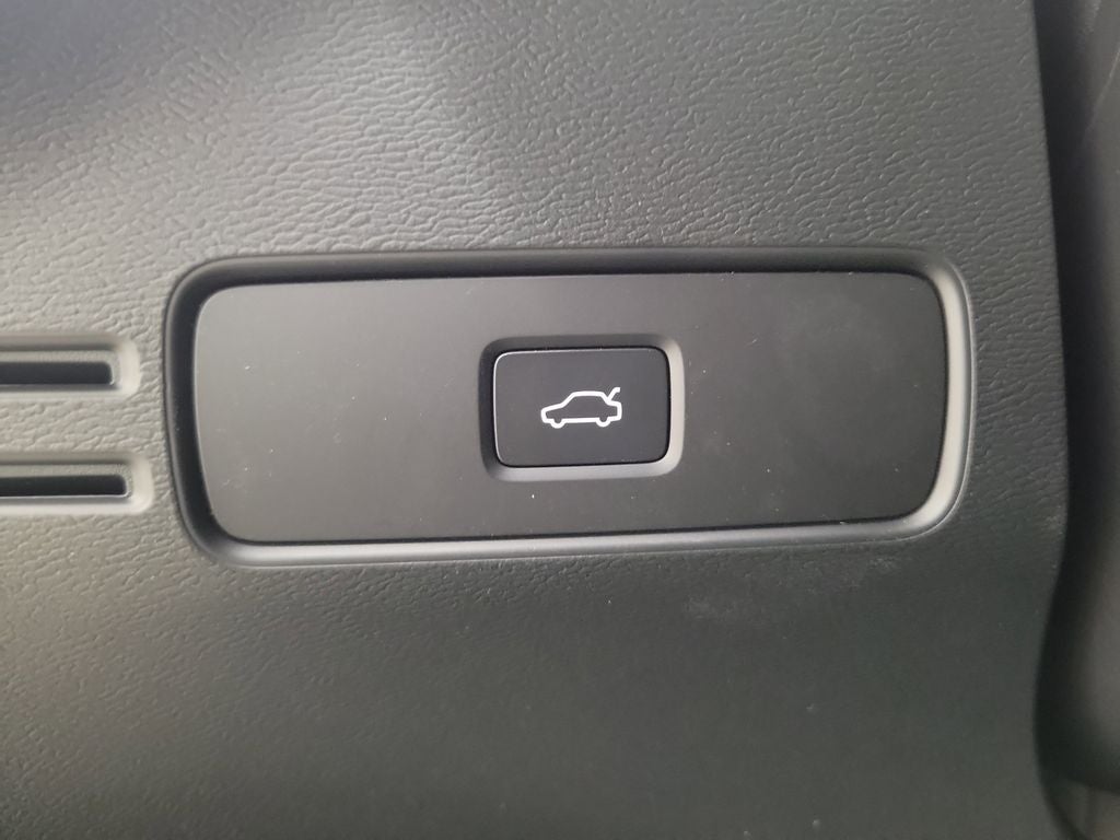 2026 Volvo XC40 B5 Core