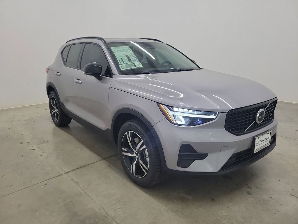 2026 Volvo XC40 B5 Core