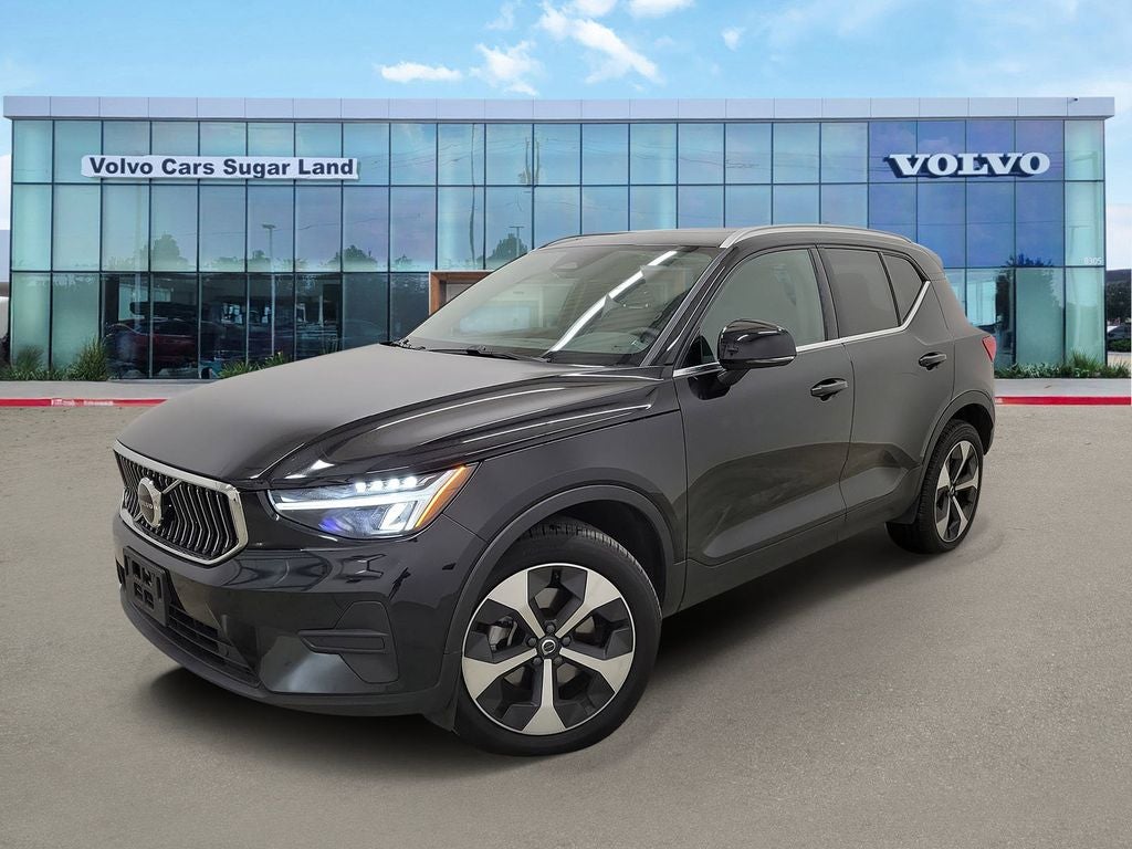 2025 Volvo XC40 B5 Core
