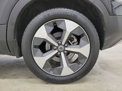 2025 Volvo XC40 B5 Core