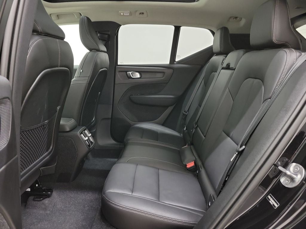 2025 Volvo XC40 B5 Core