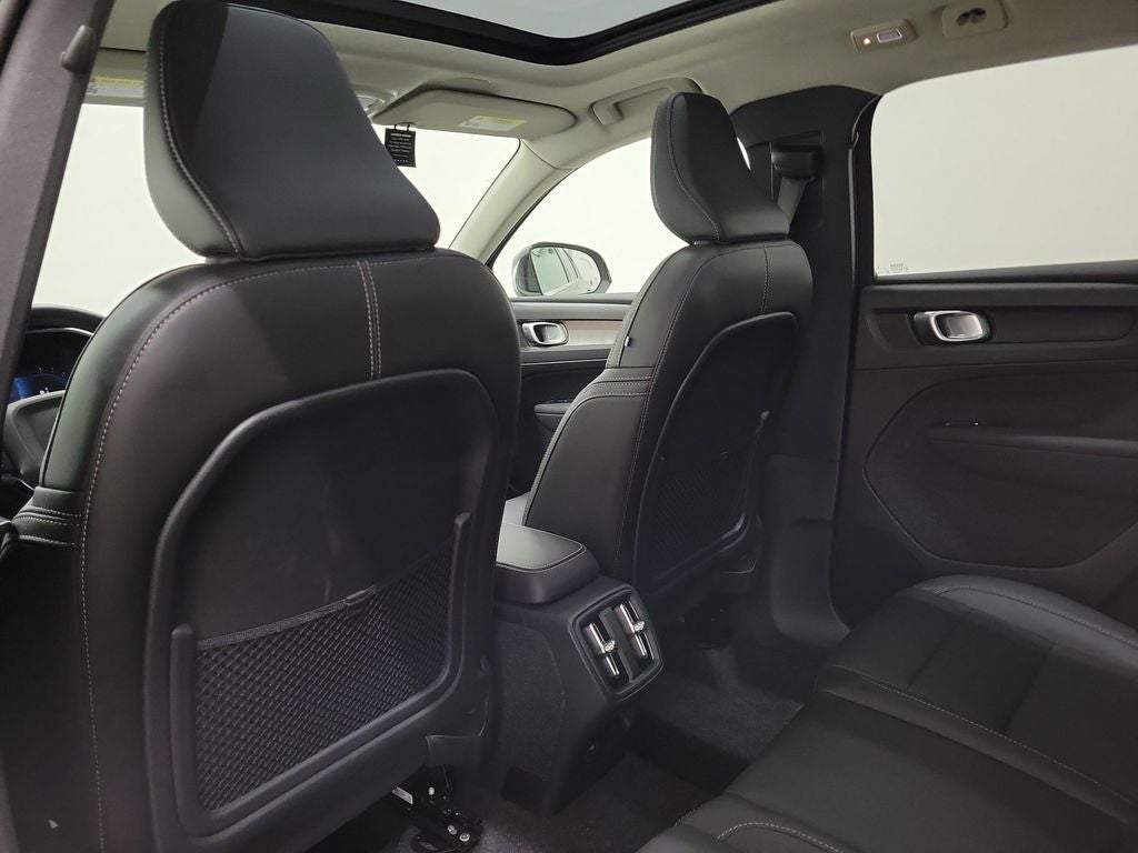 2025 Volvo XC40 B5 Core