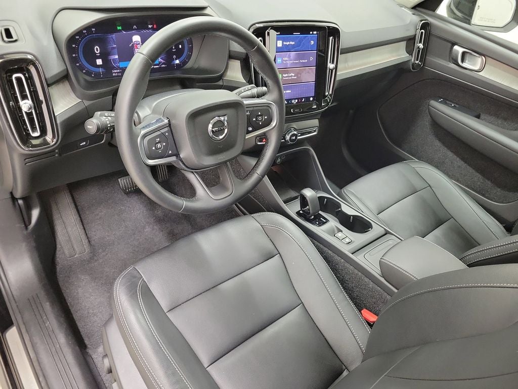 2025 Volvo XC40 B5 Core