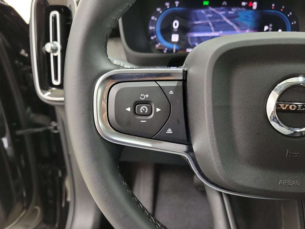 2025 Volvo XC40 B5 Core