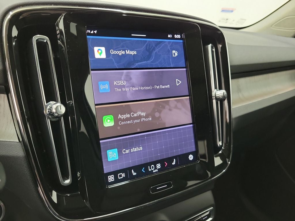 2025 Volvo XC40 B5 Core