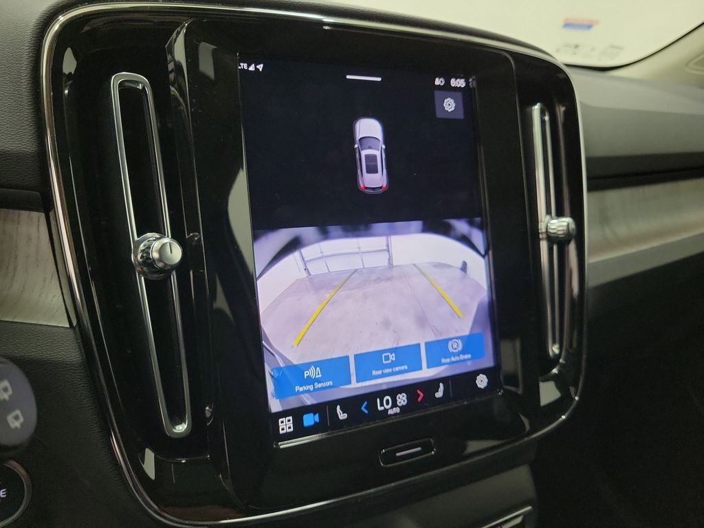 2025 Volvo XC40 B5 Core