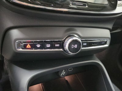 2025 Volvo XC40 B5 Core