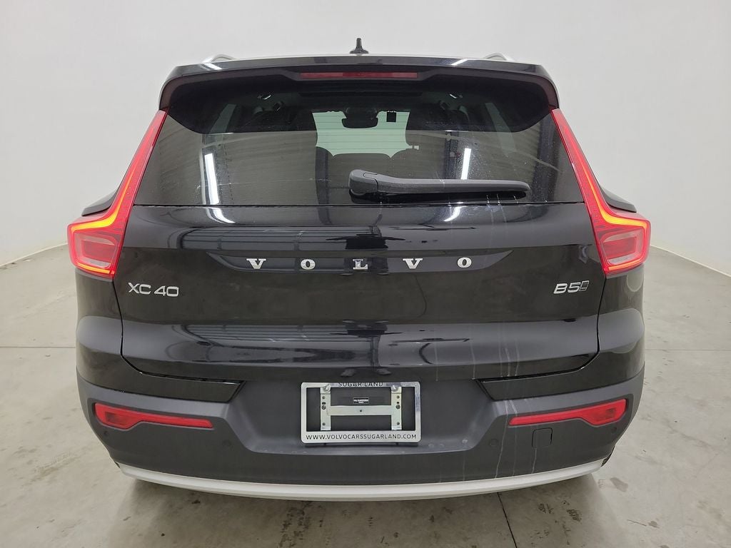 2025 Volvo XC40 B5 Core