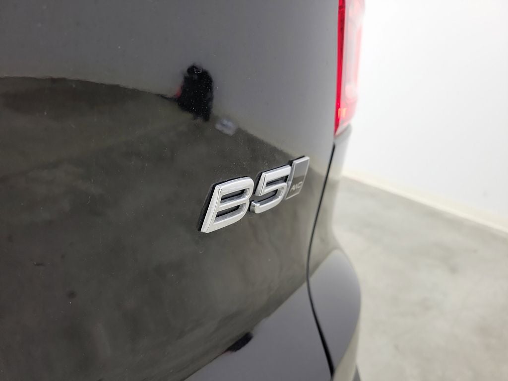 2025 Volvo XC40 B5 Core
